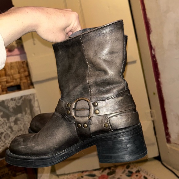 Leather B2 Riding Style Boot - Picture 4 of 4